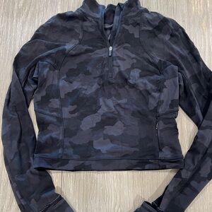 Black camp lulu pullover